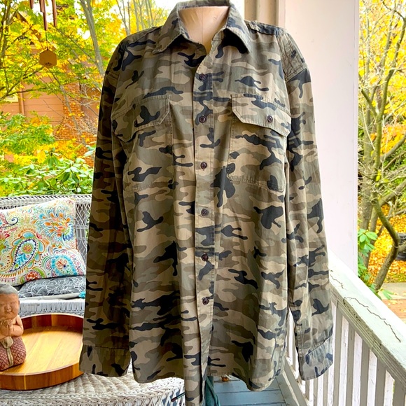 GAP Other - Gap Men’s Green Camo Button Down Long Sleeve XL